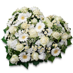 fleurs de deuil blanches en coeur
